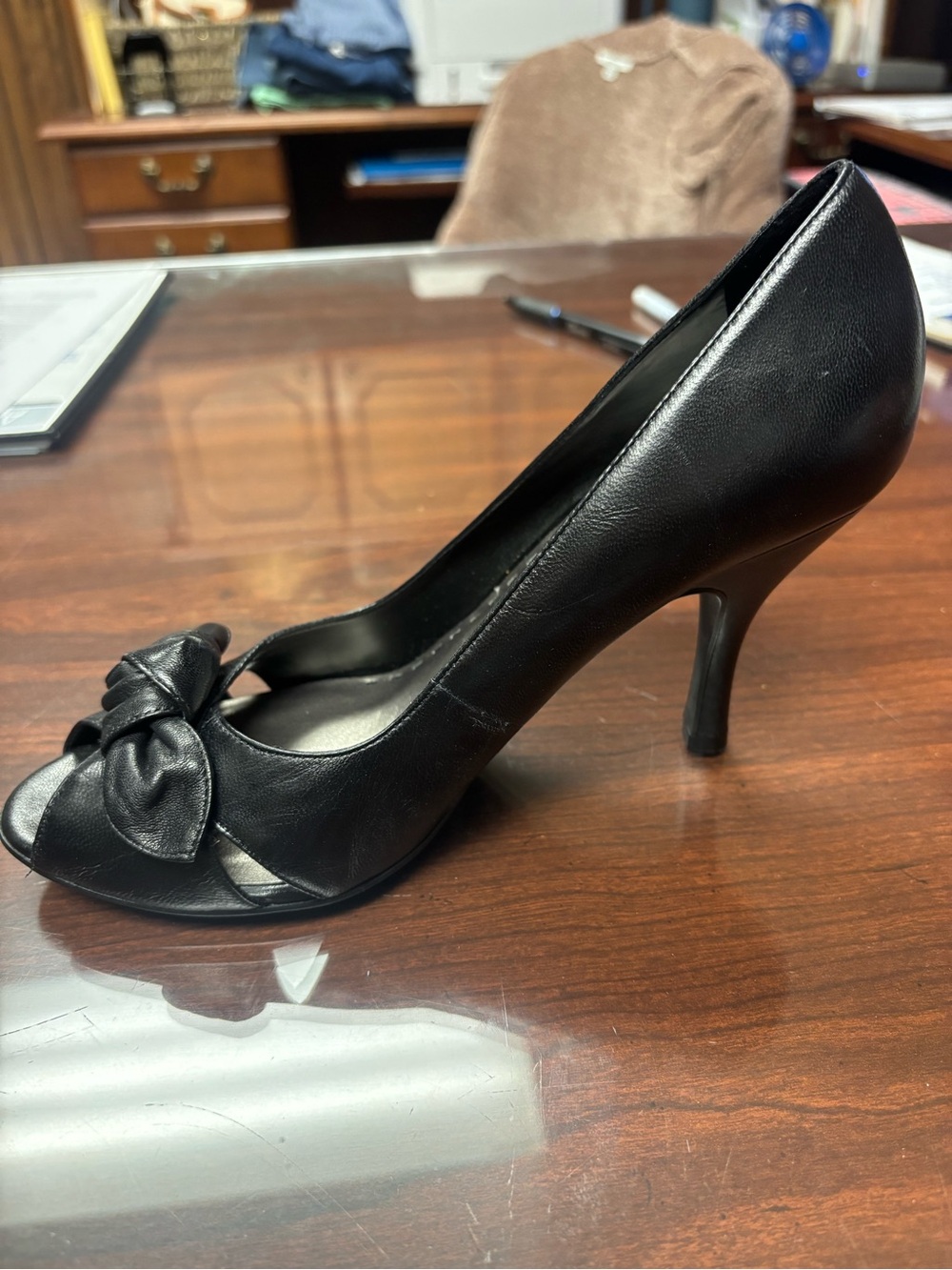 Gianni Bini Black Leather Peep-Toe Knot Heels - Picture 2 of 5